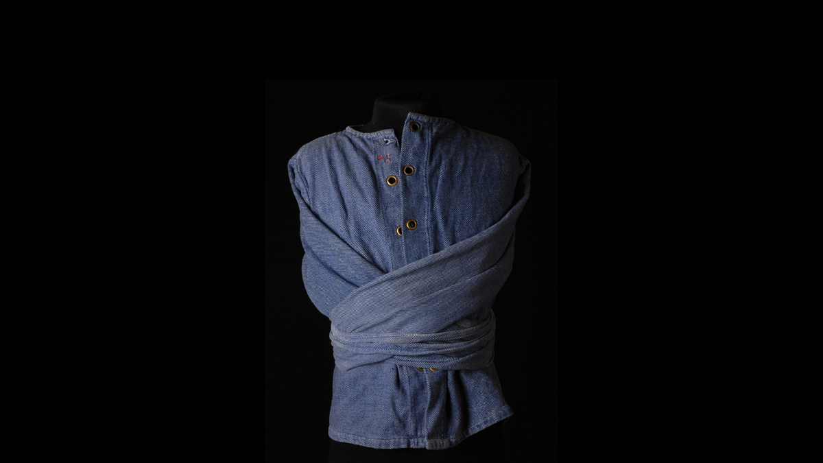 Straitjacket from Rotterdam Museum | Wikimedia Commons
